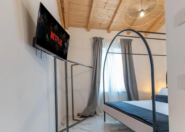 Palazzo San Zeno Apartment *